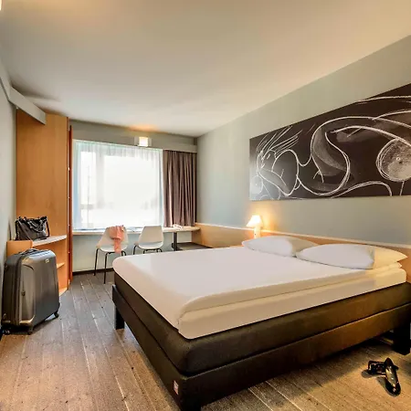 Ibis 3*